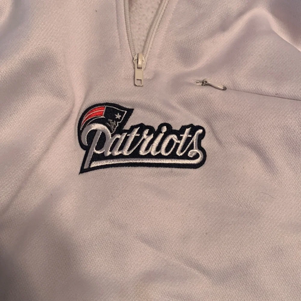 Women’s Patriots Sweatshirt - Picture 2 of 9